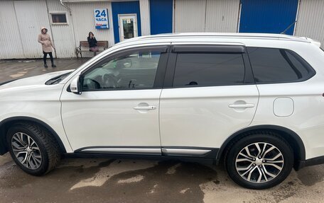 Mitsubishi Outlander III рестайлинг 3, 2015 год, 1 550 000 рублей, 8 фотография