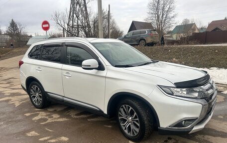 Mitsubishi Outlander III рестайлинг 3, 2015 год, 1 550 000 рублей, 3 фотография