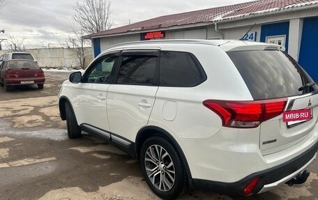 Mitsubishi Outlander III рестайлинг 3, 2015 год, 1 550 000 рублей, 7 фотография