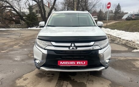 Mitsubishi Outlander III рестайлинг 3, 2015 год, 1 550 000 рублей, 2 фотография