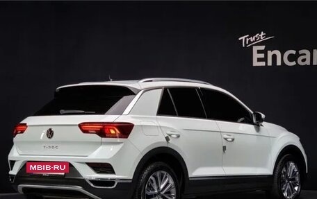 Volkswagen T-Roc I, 2021 год, 2 170 000 рублей, 2 фотография