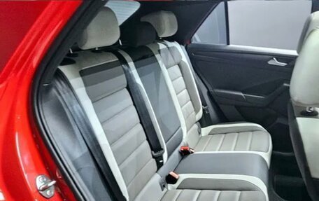 Volkswagen T-Roc I, 2021 год, 2 230 000 рублей, 14 фотография