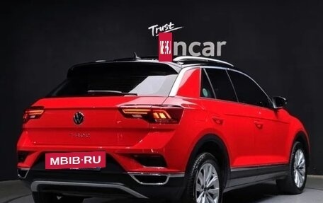 Volkswagen T-Roc I, 2021 год, 2 230 000 рублей, 2 фотография