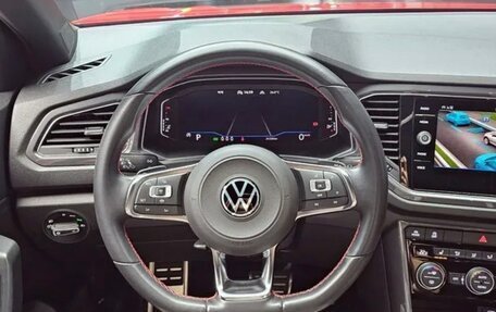 Volkswagen T-Roc I, 2021 год, 2 230 000 рублей, 20 фотография