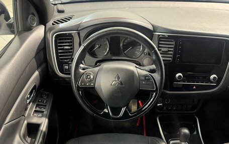 Mitsubishi Outlander III рестайлинг 3, 2021 год, 2 399 800 рублей, 9 фотография