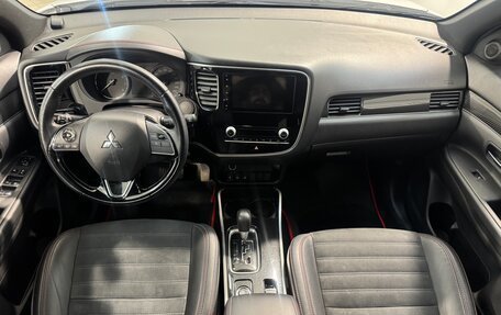 Mitsubishi Outlander III рестайлинг 3, 2021 год, 2 399 800 рублей, 8 фотография