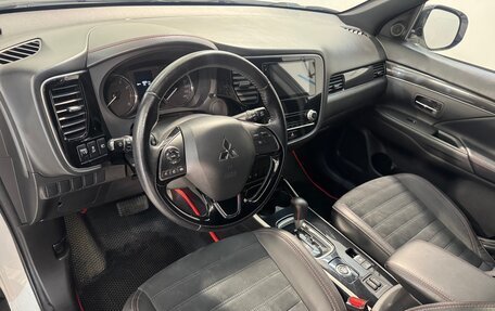 Mitsubishi Outlander III рестайлинг 3, 2021 год, 2 399 800 рублей, 7 фотография
