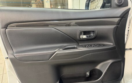 Mitsubishi Outlander III рестайлинг 3, 2021 год, 2 399 800 рублей, 6 фотография
