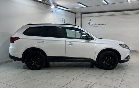 Mitsubishi Outlander III рестайлинг 3, 2021 год, 2 399 800 рублей, 15 фотография