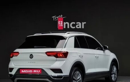Volkswagen T-Roc I, 2021 год, 2 338 000 рублей, 2 фотография