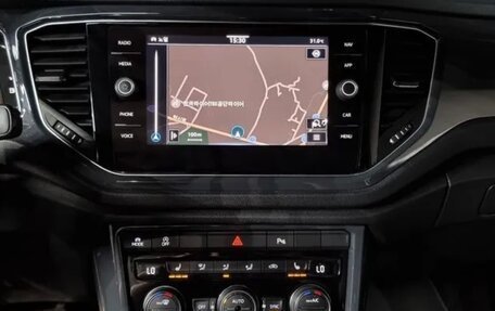 Volkswagen T-Roc I, 2021 год, 2 338 000 рублей, 17 фотография