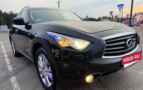 Infiniti QX70, 2015 год, 2 300 000 рублей, 5 фотография