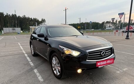 Infiniti QX70, 2015 год, 2 300 000 рублей, 6 фотография
