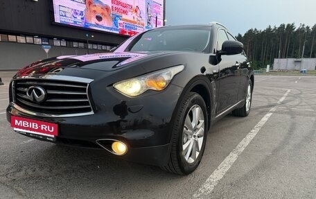 Infiniti QX70, 2015 год, 2 300 000 рублей, 2 фотография