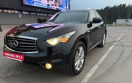 Infiniti QX70, 2015 год, 2 300 000 рублей, 3 фотография