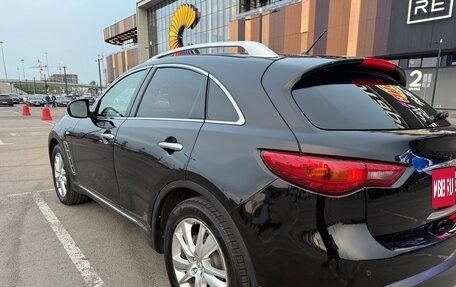 Infiniti QX70, 2015 год, 2 300 000 рублей, 11 фотография