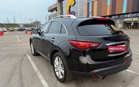 Infiniti QX70, 2015 год, 2 300 000 рублей, 10 фотография