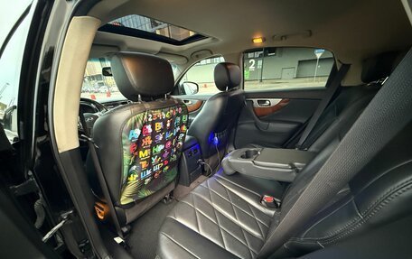 Infiniti QX70, 2015 год, 2 300 000 рублей, 19 фотография