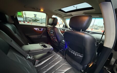 Infiniti QX70, 2015 год, 2 300 000 рублей, 20 фотография