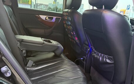 Infiniti QX70, 2015 год, 2 300 000 рублей, 21 фотография