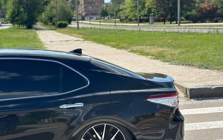 Toyota Camry, 2019 год, 2 700 000 рублей, 4 фотография