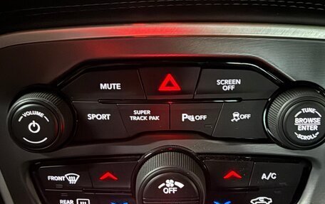Dodge Challenger III рестайлинг 2, 2022 год, 6 490 000 рублей, 6 фотография