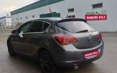 Opel Astra J, 2011 год, 750 000 рублей, 1 фотография