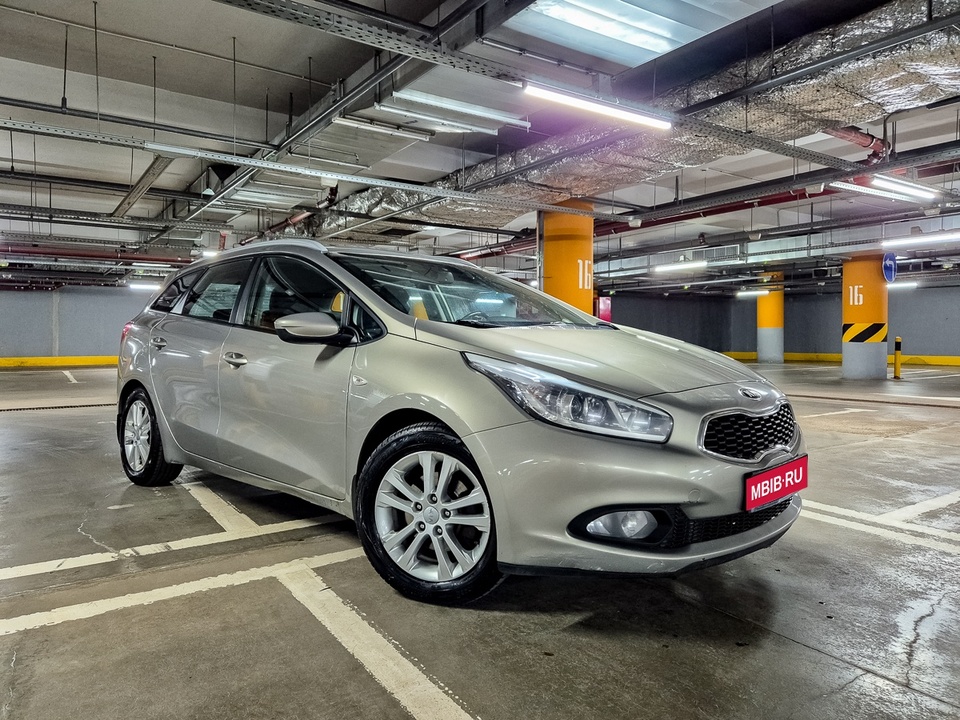 KIA cee'd II, 2012 год, 1 050 000 рублей, 21 фотография