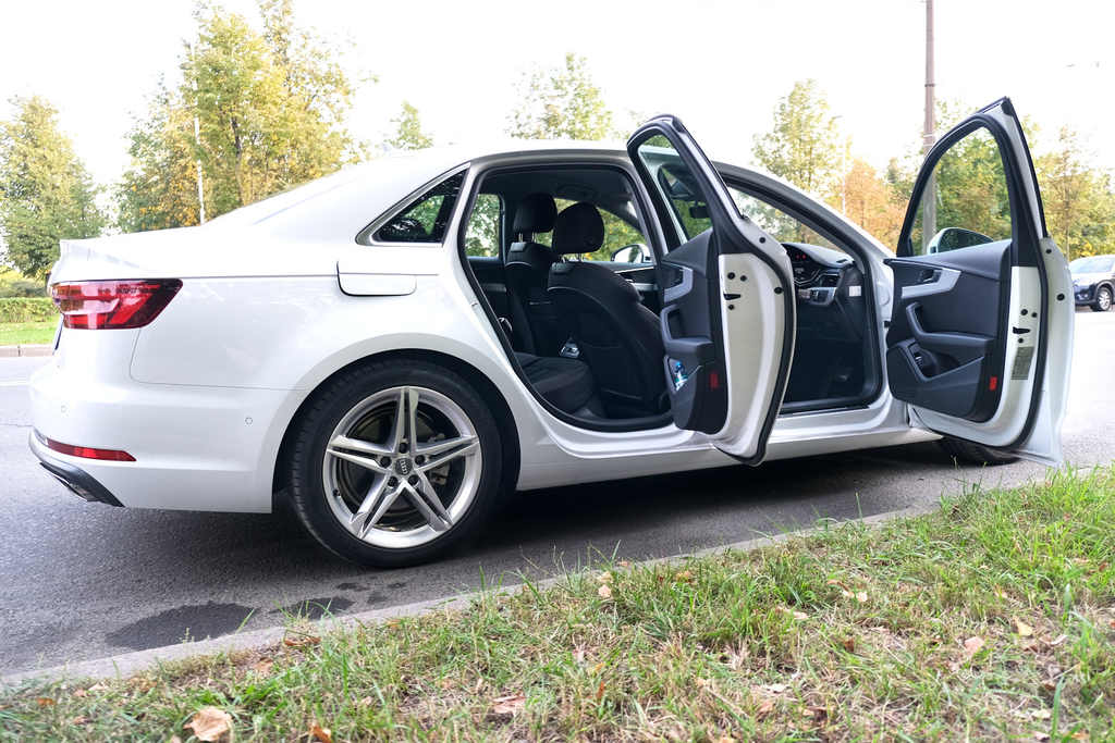 Audi A4 B9, 2019 год, 3 400 000 рублей, 18 фотография