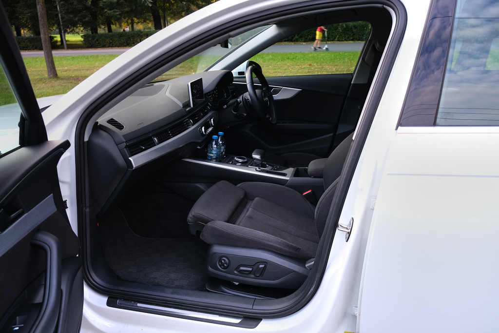 Audi A4 B9, 2019 год, 3 400 000 рублей, 31 фотография