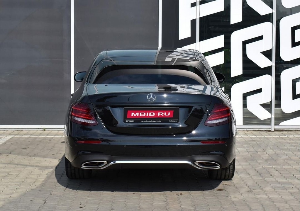 Mercedes-Benz E-Класс, 2018 год, 3 530 000 рублей, 4 фотография
