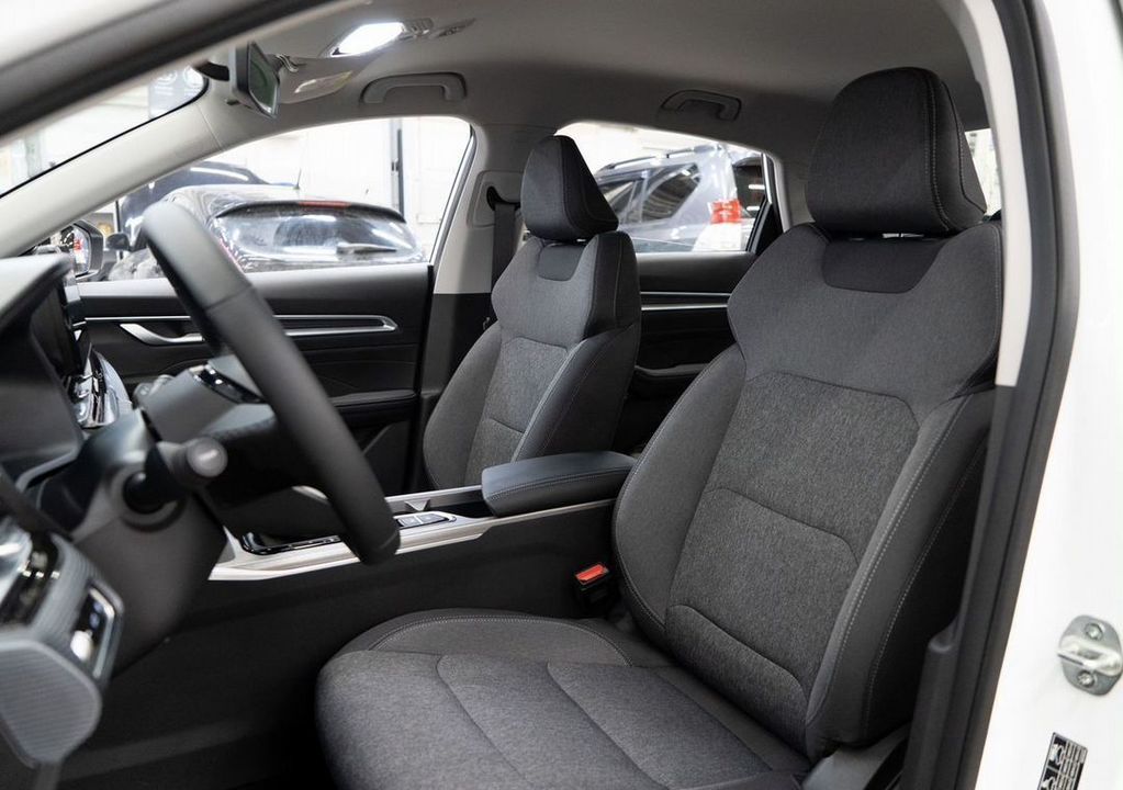 Geely Emgrand, 2024 год, 1 770 990 рублей, 8 фотография