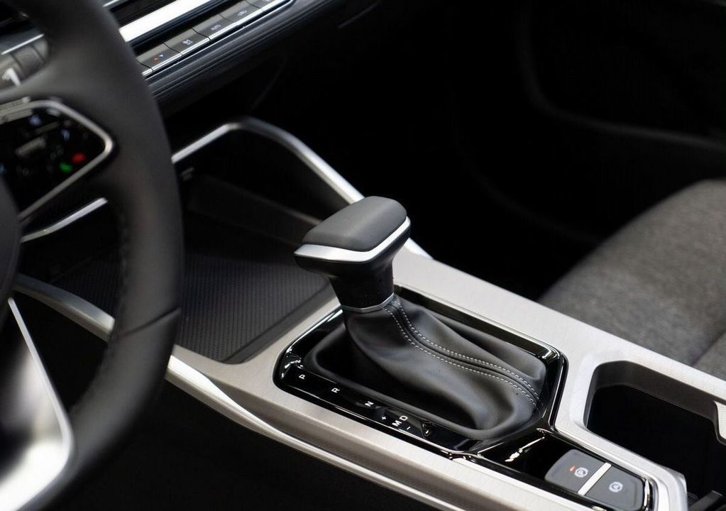 Geely Emgrand, 2024 год, 1 770 990 рублей, 14 фотография