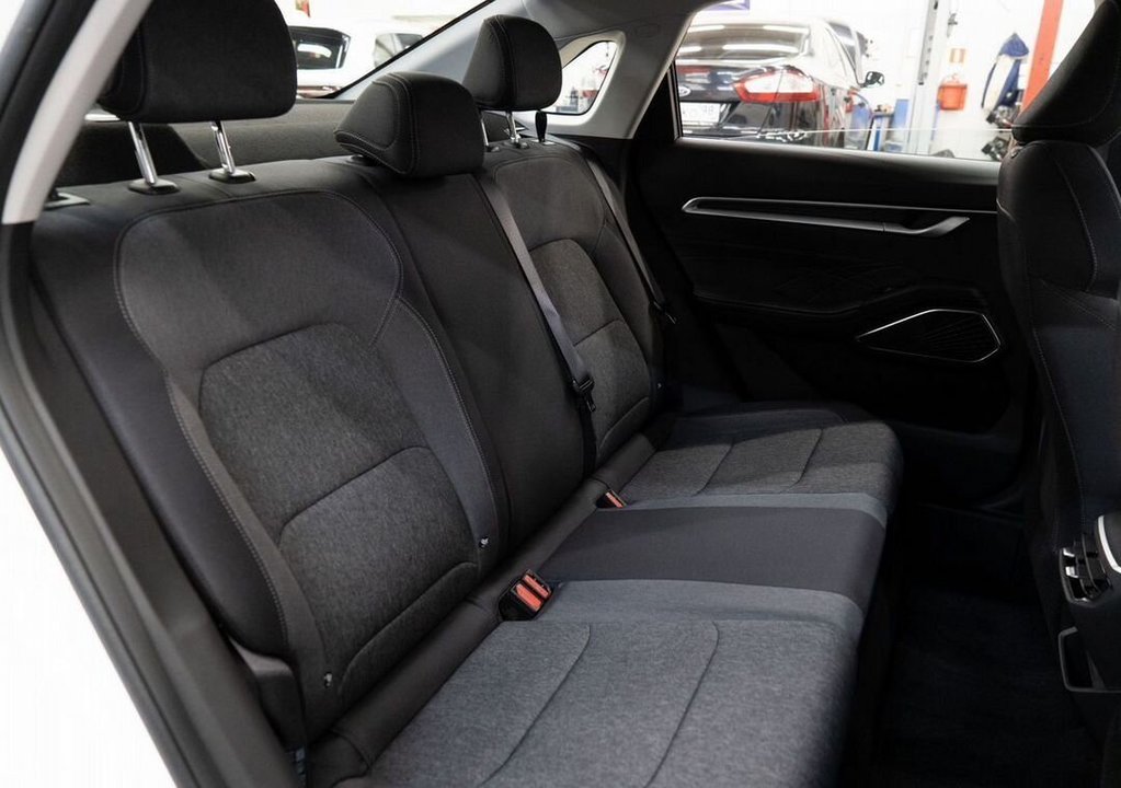 Geely Emgrand, 2024 год, 1 770 990 рублей, 11 фотография