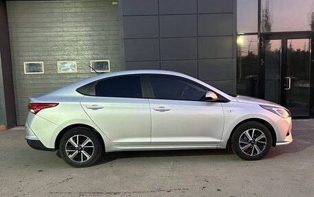 Hyundai Solaris II рестайлинг, 2021 год, 1 640 000 рублей, 4 фотография
