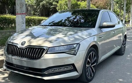 Skoda Superb III рестайлинг, 2020 год, 1 907 000 рублей, 1 фотография