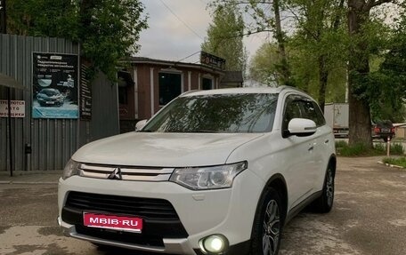 Mitsubishi Outlander III рестайлинг 3, 2014 год, 1 450 000 рублей, 1 фотография