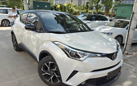 Toyota C-HR I рестайлинг, 2021 год, 2 110 000 рублей, 2 фотография