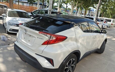 Toyota C-HR I рестайлинг, 2021 год, 2 110 000 рублей, 4 фотография