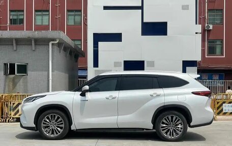 Toyota Highlander, 2022 год, 3 411 000 рублей, 6 фотография