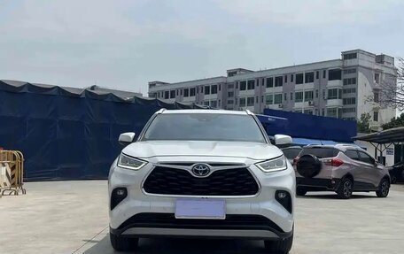 Toyota Highlander, 2022 год, 3 411 000 рублей, 2 фотография