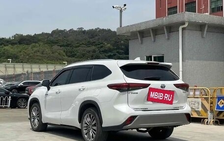 Toyota Highlander, 2022 год, 3 411 000 рублей, 5 фотография