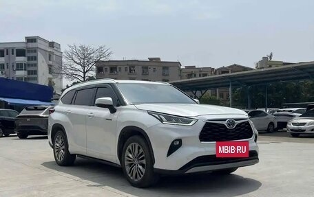 Toyota Highlander, 2022 год, 3 411 000 рублей, 3 фотография