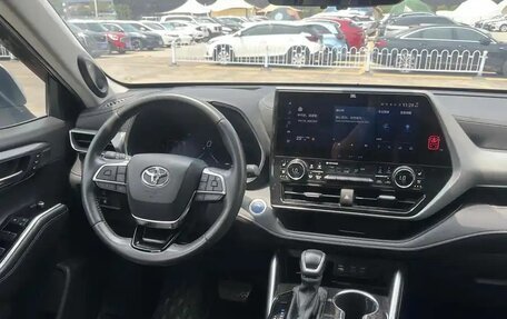 Toyota Highlander, 2022 год, 3 411 000 рублей, 10 фотография