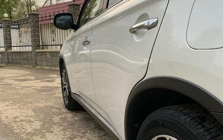 Mitsubishi Outlander III рестайлинг 3, 2014 год, 1 450 000 рублей, 4 фотография