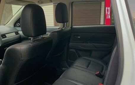 Mitsubishi Outlander III рестайлинг 3, 2014 год, 1 450 000 рублей, 7 фотография