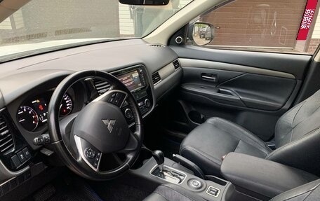 Mitsubishi Outlander III рестайлинг 3, 2014 год, 1 450 000 рублей, 6 фотография