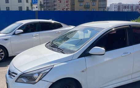 Hyundai Solaris II рестайлинг, 2015 год, 600 000 рублей, 2 фотография