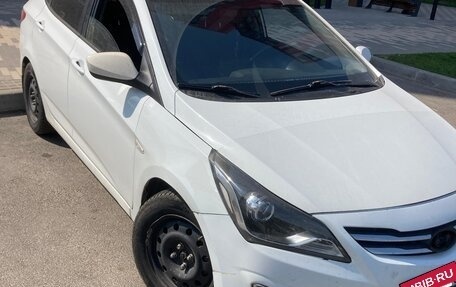 Hyundai Solaris II рестайлинг, 2015 год, 600 000 рублей, 5 фотография