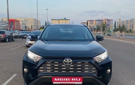 Toyota RAV4, 2020 год, 3 100 000 рублей, 2 фотография